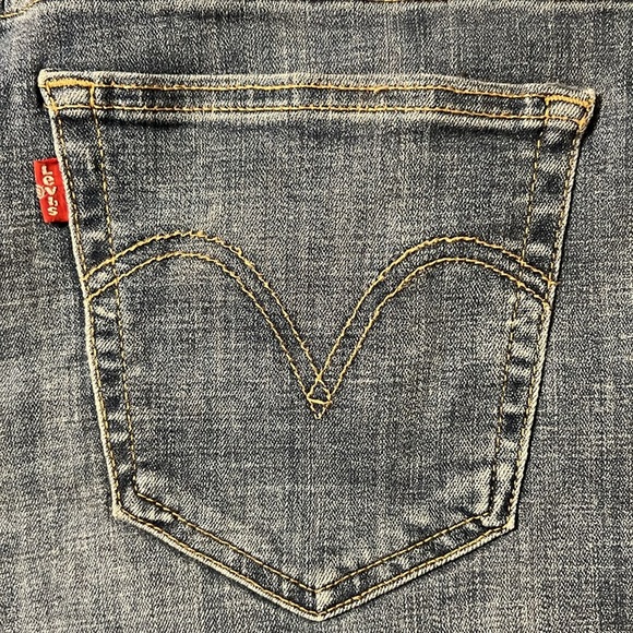 Levi’s Boyfriend Distressed Jeans - Picture 12 of 14